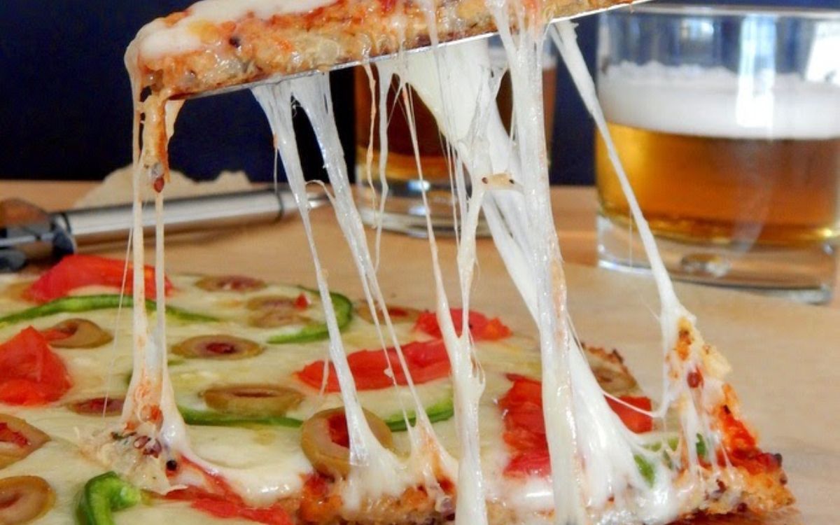 Υγιεινή πίτσα με βάση από κινόα για τα παιδάκια!