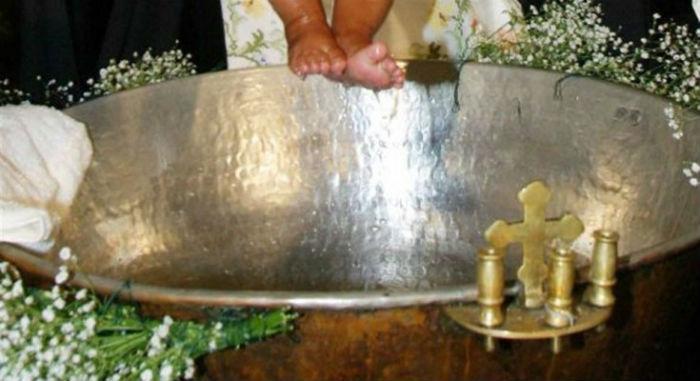 Στη Δικαιοσύνη γονείς στο Βόλο που τους απαγορεύουν να βαπτίσουν τα παιδιά τους