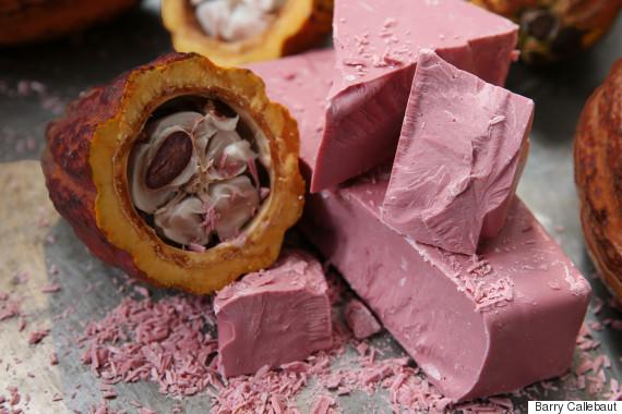 Ελβετοί επιστημονες ανακάλυψαν το νέο 4ο είδος σοκολάτας και είναι κόκκινη (αν και μοιάζει ροζ)