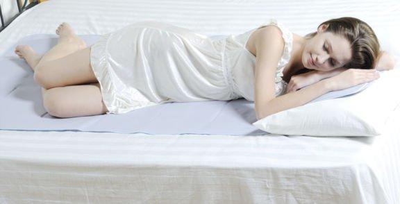 Το έξυπνο κόλπο για να Κοιμηθείτε Άνετα Χωρίς Κλιματιστικό και Ανεμιστήρα