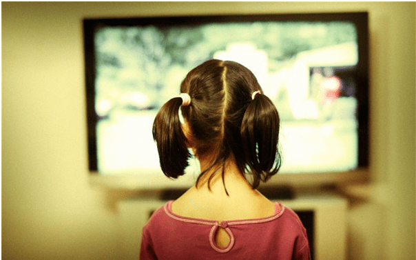 Τα οφέλη της τηλεόρασης στα παιδιά και στους εφήβους