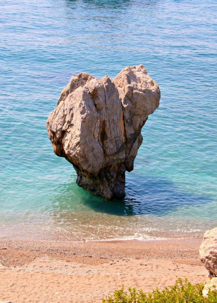 Αυτή είναι η παράξενη παραλία της Ελλάδας που θυμίζει αφρικανική όαση