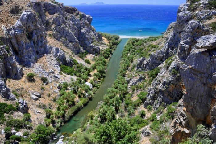 Αυτή είναι η παράξενη παραλία της Ελλάδας που θυμίζει αφρικανική όαση
