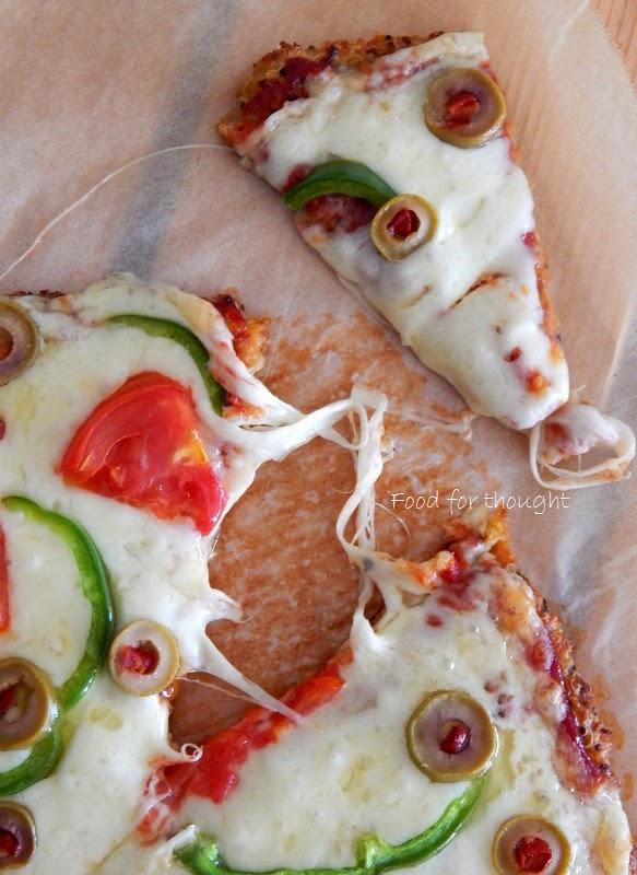 Υγιεινή πίτσα με βάση από κινόα για τα παιδάκια!