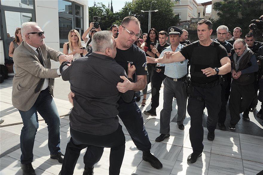 Στο δικαστήριο ο δολοφόνος της Δώρας Ζέμπερη: Αλήτη φέρε πίσω το παιδί, φώναζε ο πατέρας της εφοριακού 2 ζεμπερη1