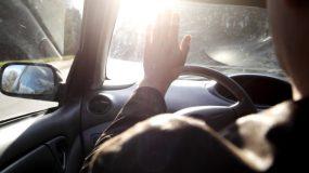 Προσοχή! Καύσωνας και οδήγηση στο αυτοκίνητο: Κίνδυνος υγείας από τα τζάμια – Τι να κάνετε