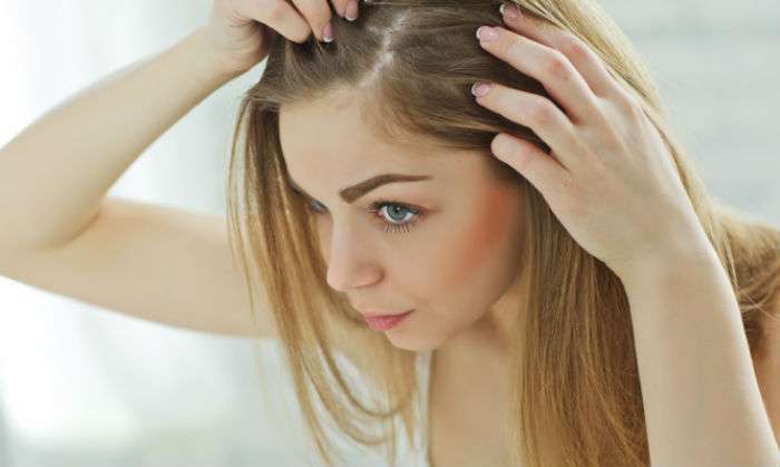 Μήπως χάνετε περισσότερα μαλλιά τον Ιούλιο; – Δείτε γιατί!