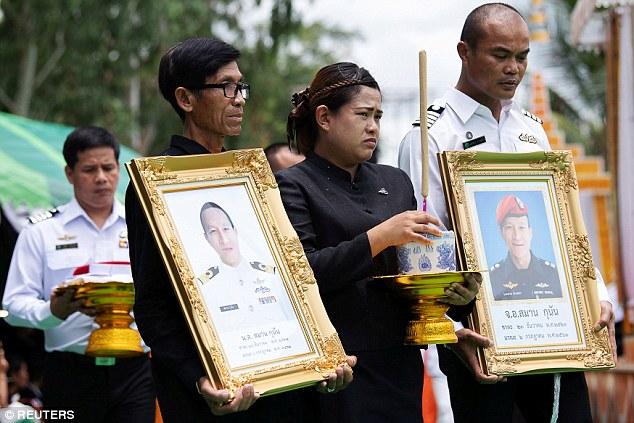Ταϊλάνδη: Τα αγόρια που βγήκαν από τη σπηλιά δείχνουν το σεβασμό και την ευγνωμοσύνη τους στον άντρα που πέθανε για να τα σώσει