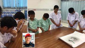 Ταϊλάνδη: Τα αγόρια που βγήκαν από τη σπηλιά δείχνουν το σεβασμό και την ευγνωμοσύνη τους στον άντρα που πέθανε για να τα σώσει