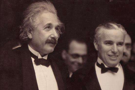 Ο αξέχαστος διάλογος του Αϊνστάιν με τον Τσάρλι Τσάπλιν που έμεινε στην ιστορία