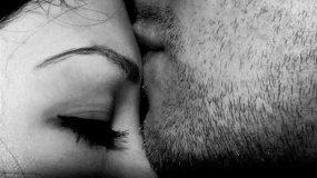 Φιλί στο μέτωπο – το πιο ισχυρό φιλί με σημαντική δύναμη.