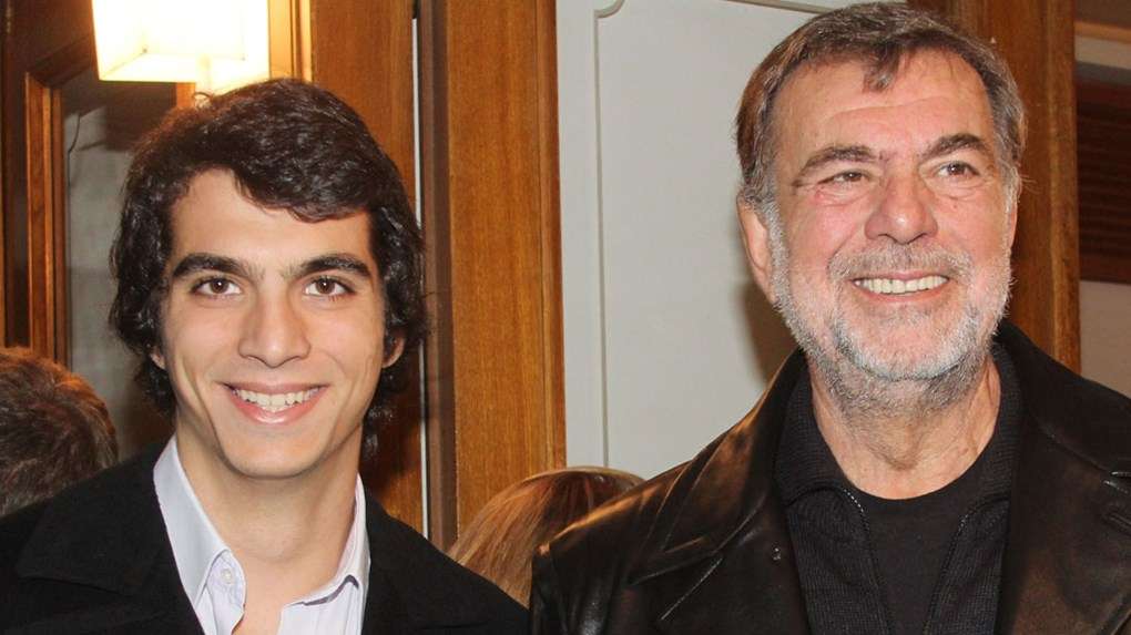 Λάκης Κομνηνός: Ο γιος του είναι ένας κούκλος και του μοιάζει απίστευτα! 3 λακης κομνηνος2