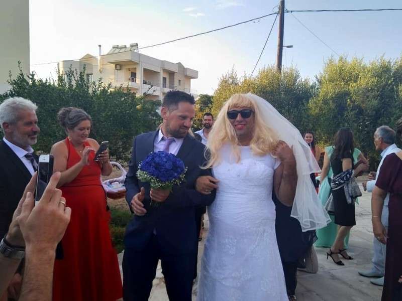 Χανιά: Με ανοιχτό το στόμα έμεινε ο γαμπρός! - Άλλη περίμενε και άλλη πήγε στην εκκλησία (photos) 2 χανια1