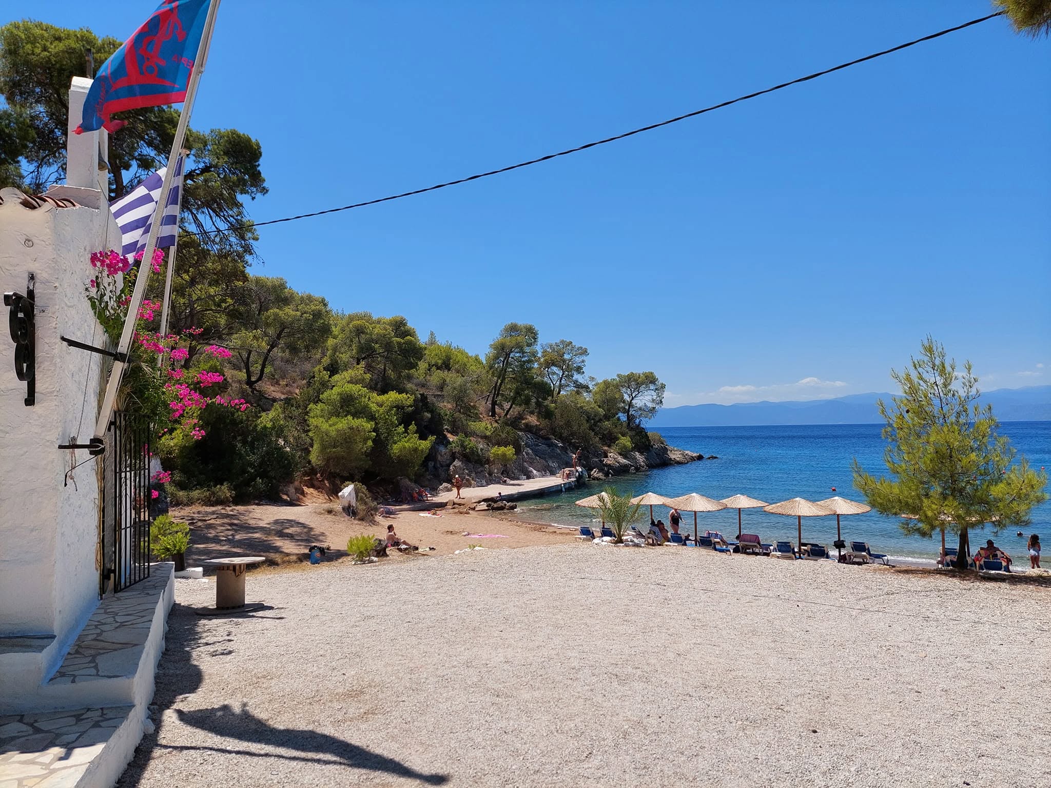 Σπέτσες: Το ελληνικό νησί που κάθε Σεπτέμβρη βουλιάζει από κόσμο