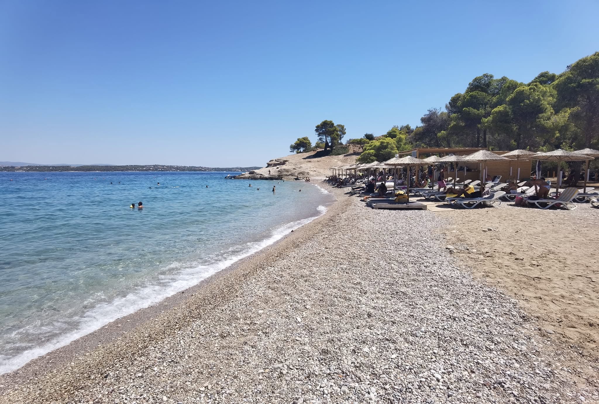 Σπέτσες: Το ελληνικό νησί που κάθε Σεπτέμβρη βουλιάζει από κόσμο