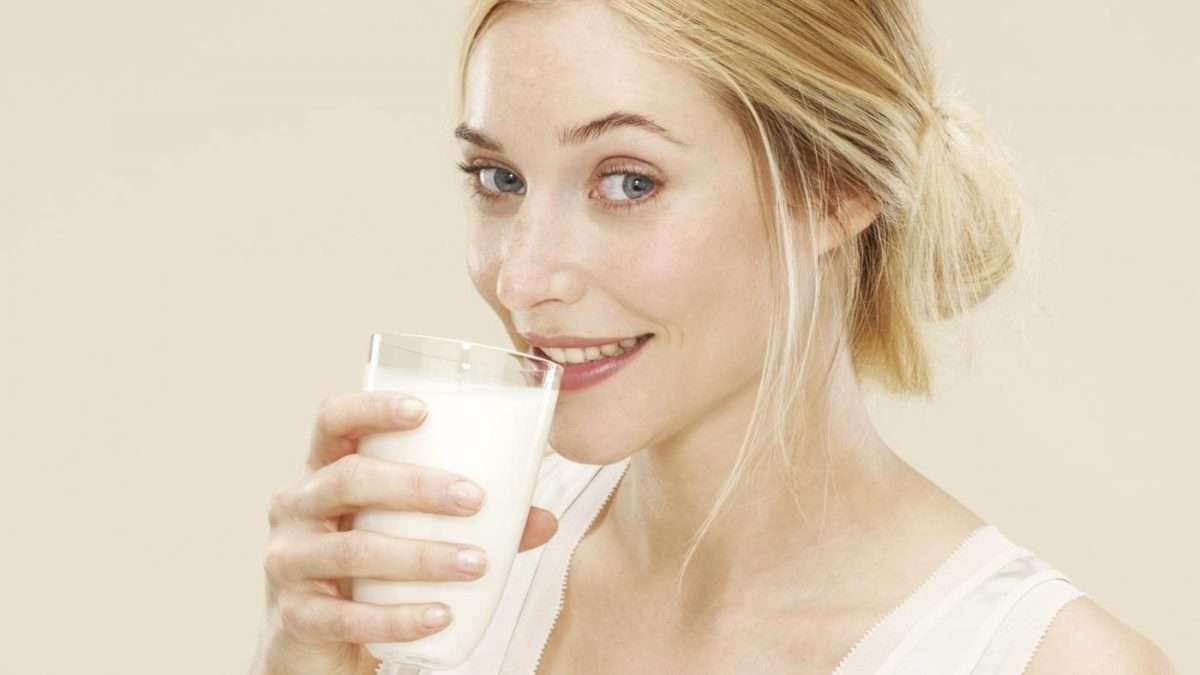 Το γάλα μετά τα 20 κάνει μόνο κακό.Ισχύει; Αλήθειες και μύθοι γύρω από το γάλα