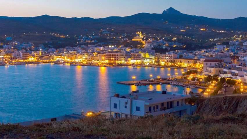 Ο ένας πάνω στον άλλον: Τα τρία ελληνικά νησιά που έχουν «βουλιάξει» από Έλληνες φέτος