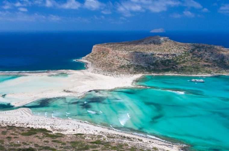 5 ελληνικές παραλίες που αλλοιώθηκαν από τον υπερβολικό κόσμο