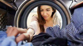 Σώστε τα ρούχα που έχουν «μπει» στο πλύσιμο -Το κόλπο μίας μπλόγκερ