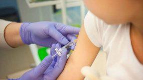 Μέτρα για τα ανεμβολίαστα παιδιά στα σχολεία ζητούν οι παιδίατροι