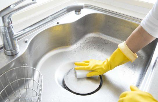 Έτσι Πρέπει να Καθαρίζετε το Σιφόνι σε Κουζίνα και Μπάνιο