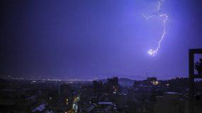 Καιρός: Η κακοκαιρία «Ξενοφών» σκεπάζει την Ελλάδα - Καταιγίδες, μποφόρ και κρύο σε όλη τη χώρα