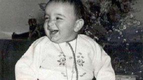 Αναγνωρίζετε το αγοράκι της φωτογραφίας; - Είναι διάσημος Έλληνας ηθοποιός στα πρώτα του γενέθλια (Photos)