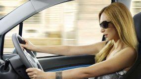 Νέα έρευνα: Οι γυναίκες είναι καλύτεροι οδηγοί από τους άνδρες