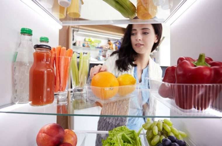 Το τρόφιμο που δεν πρέπει ποτέ να βάζουμε στο ψυγείο δίπλα σε λαχανικά και φρούτα!