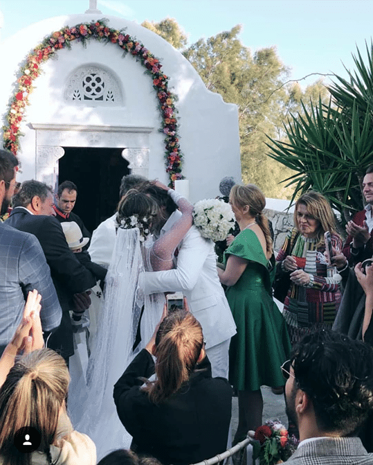 Γάμος Οικονομάκου - Μιχόπουλου: Οι πρώτες εικόνες! Έφτασε η νύφη στην εκκλησία...