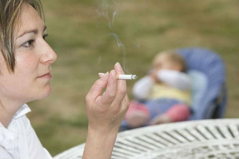 Αν καπνίζω μόνο στο μπαλκόνι, το μωρό μου θα είναι ασφαλές από τις επιπτώσεις του καπνού;