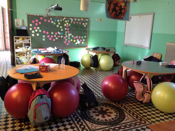 O νεαρός δάσκαλος έφτιαξε ένα αλλιώτικο σχολείο στο ορεινό Ρέθυμνο.