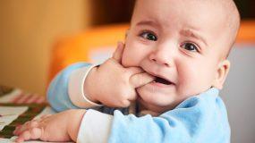 Ο Οργανισμός Φαρμάκων προειδοποιεί: Γονείς μην δίνετε στα παιδιά σας προϊόντα ανακούφισης δοντιών