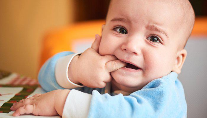 Ο Οργανισμός Φαρμάκων προειδοποιεί: Γονείς μην δίνετε στα παιδιά σας προϊόντα ανακούφισης δοντιών