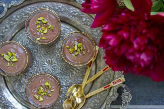 Γιαούρτι με σοκολάτα: Ένα εύκολο περσικό γλυκό!