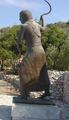 μανιατισσα με δρεπανι4