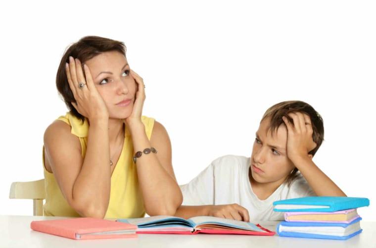 «Οι δάσκαλοι που βάζουν στα παιδιά τόσο διάβασμα, εμάς τους γονείς μας σκέφτονται;»