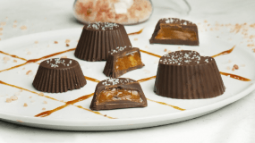 Λαχταριστά σοκολατάκια με καραμέλα βουτύρου (5 υλικά)