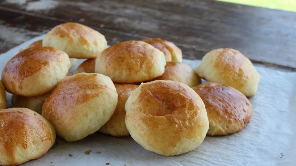 Τα πιο εύκολα & αφράτα τυροπιτάκια-τυροψωμάκια για κολατσιό στο σχολείο