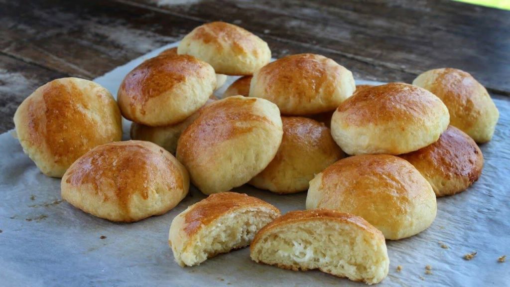 Τα πιο εύκολα & αφράτα τυροπιτάκια-τυροψωμάκια για κολατσιό στο σχολείο