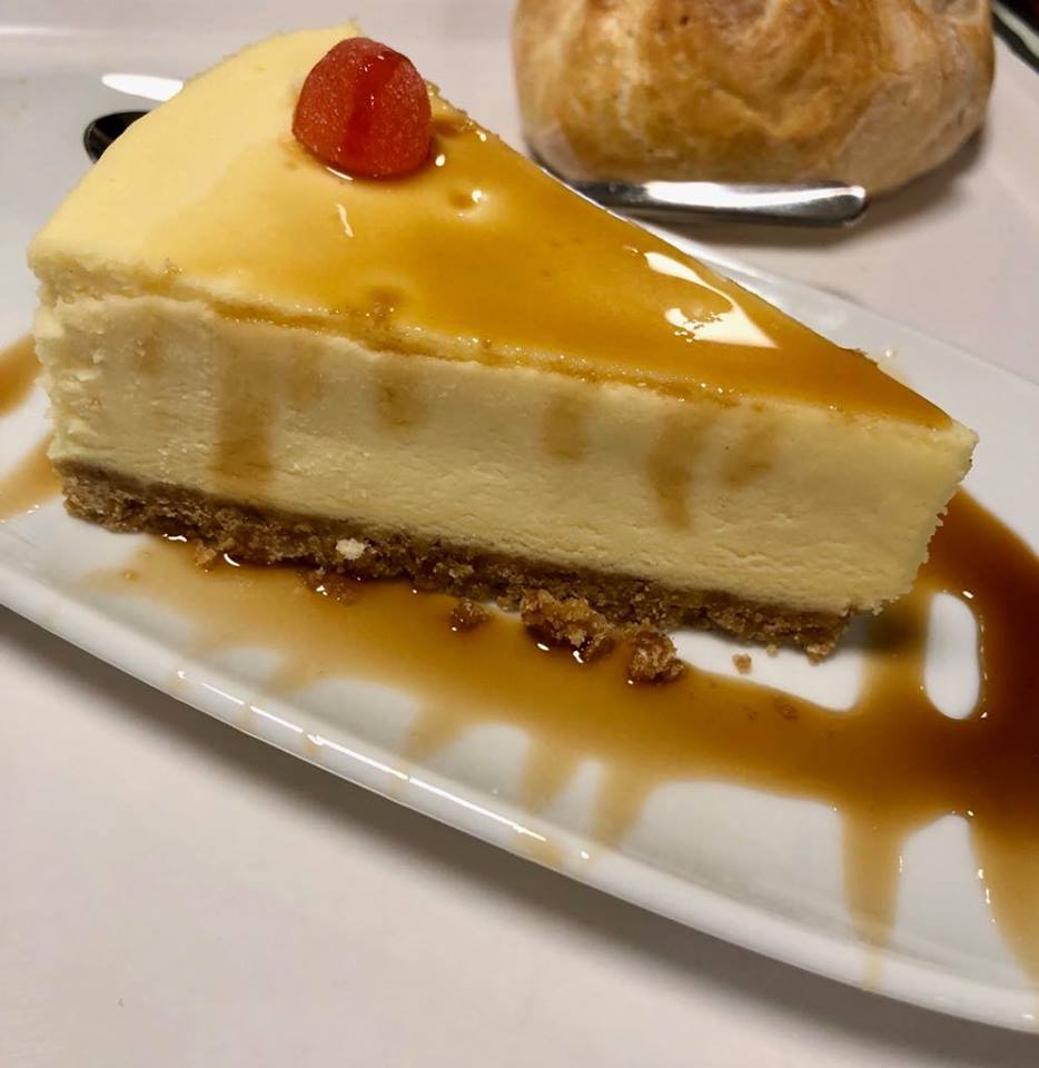 Cheesecake με κρέμα τυρί και σιρόπι καραμέλας !!!!