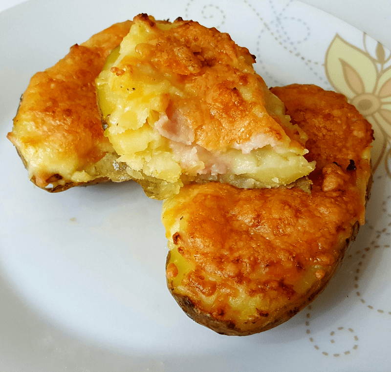 Πατάτες γεμιστές με ζαμπόν και τυρί εύκολες και νόστιμες!!
