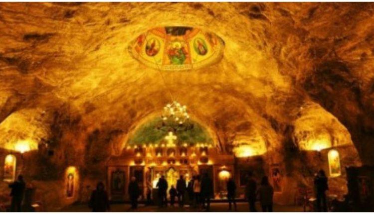 Ο εντυπωσιακός υπόγειος ναός της Αγίας Βαρβάρας φτιαγμένος από αλάτι