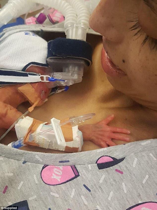Αυτή η18χρονη έγκυος γυναίκα διαγνώστηκε με επιθετική λευχαιμία και αποφάσισε να ζήσει το μωρό της και να πεθάνει η ίδια
