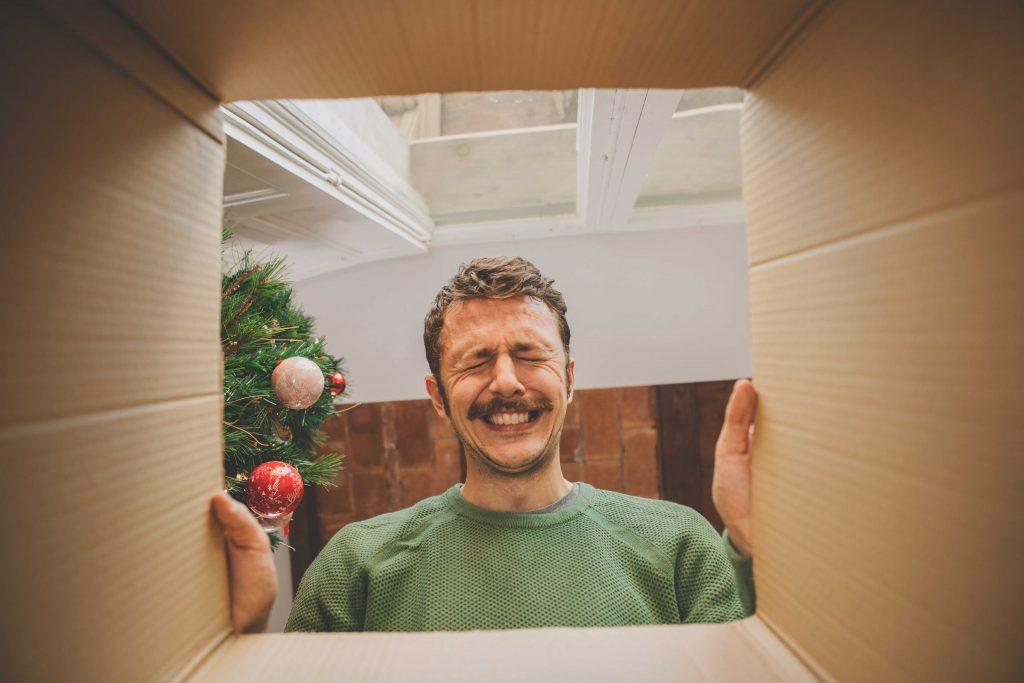 Εταιρεία στέλνει κλανιές σε βάζο για να ευχηθείς σε «φίλους» για τα Χριστούγεννα