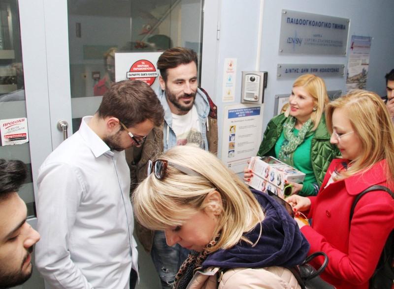 Ο Μαυρίδης μοίρασε παιχνίδια στο Παιδοογκολογικό του Ιπποκράτειου και σκόρπισε χαμόγελα χαράς στα παιδιά 4 μαυριδης4