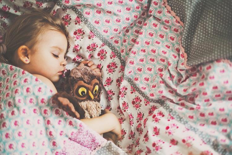 Να φιλάς τα παιδιά σου τα βράδια – ακόμα κι αν κοιμούνται