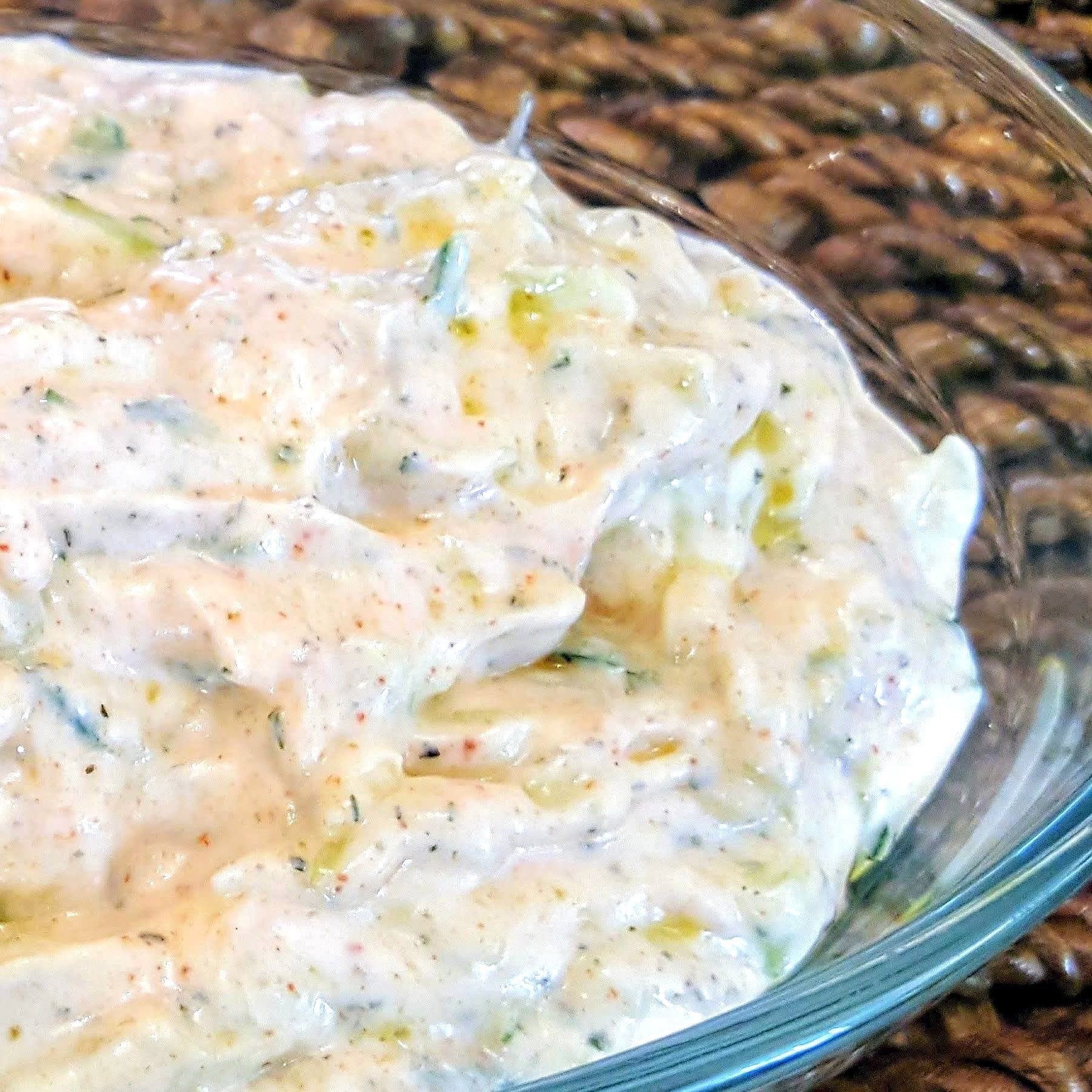 Ντιπ με γιαούρτι και αγγούρι για να συνοδεύσουμε τα κρεατικά μας!!!