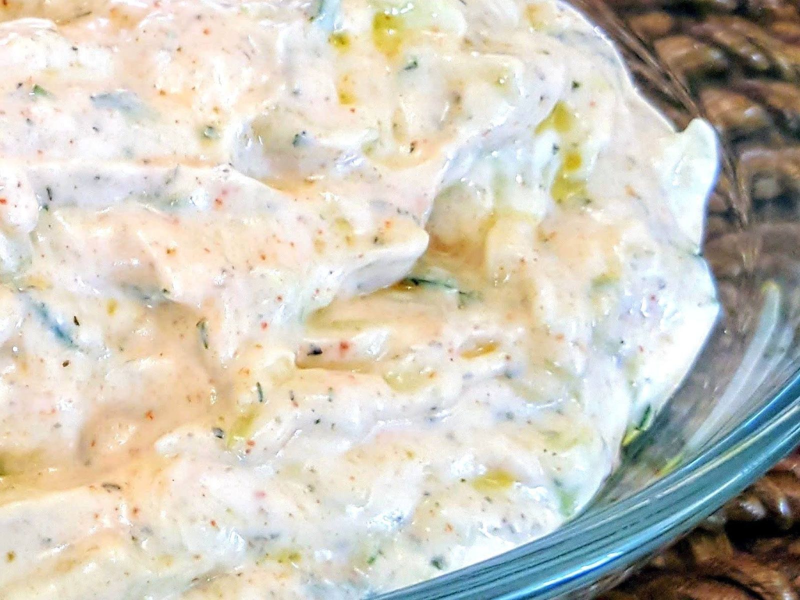 Ντιπ με γιαούρτι και αγγούρι για να συνοδεύσουμε τα κρεατικά μας!!!