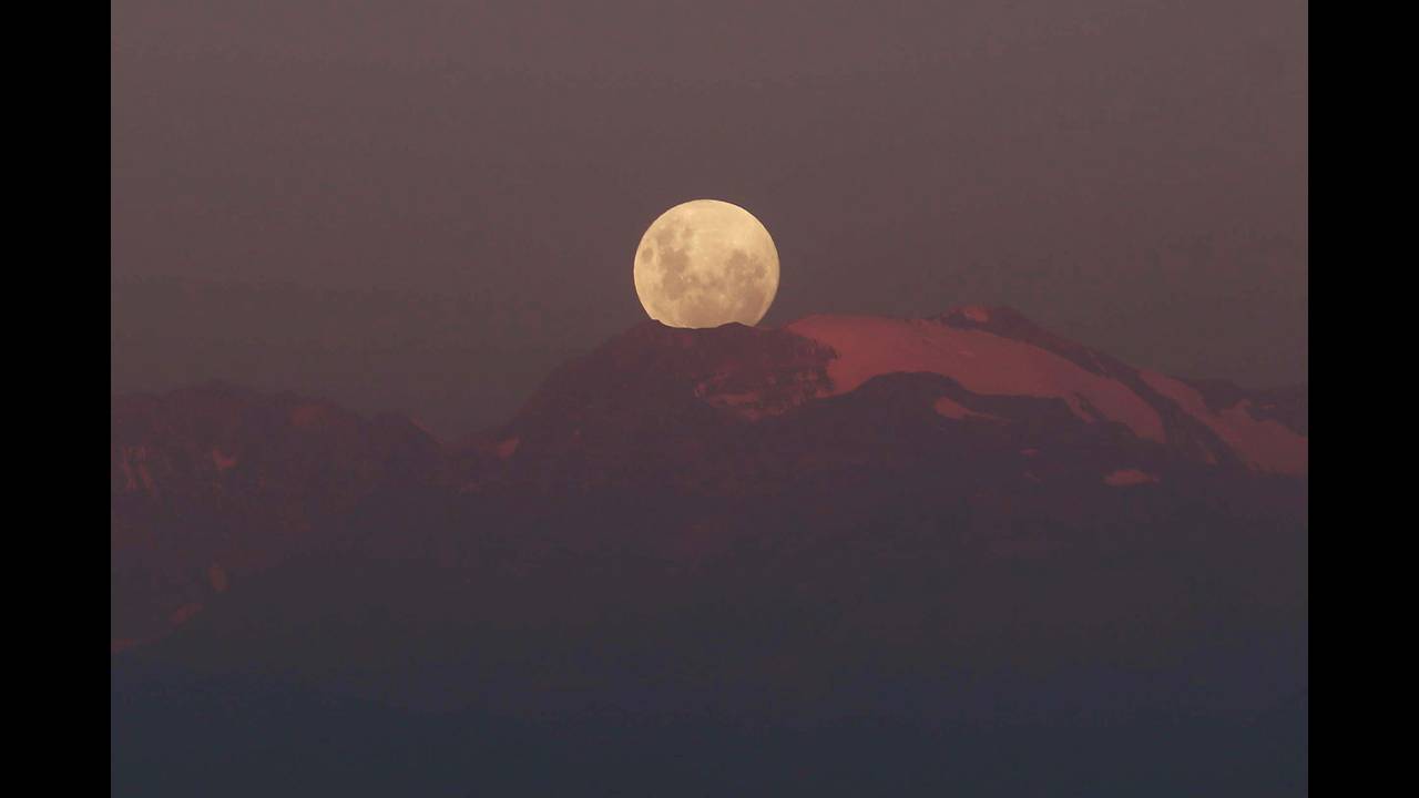 Τι είναι το «Ματωμένο Φεγγάρι του Λύκου» που έρχεται το 2019: Ποιοι το συνδέουν με την Αποκάλυψη;